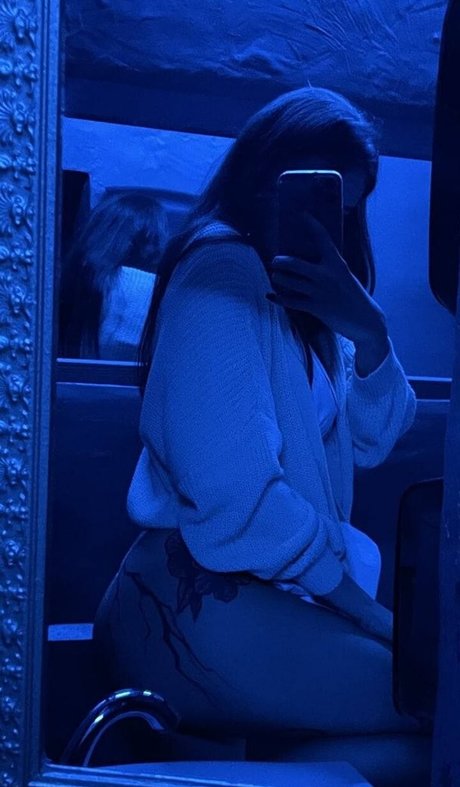 バン・オンリーファンズ ヌード 画像