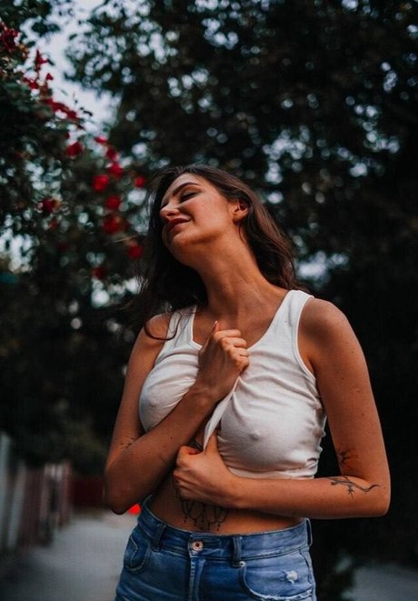 足 熟女 オンリーファンズ ポルノ 写真