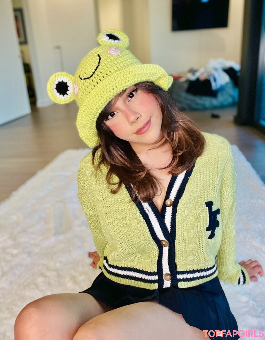 小さいチンポのシーメールオンリーファンズ セックス 写真