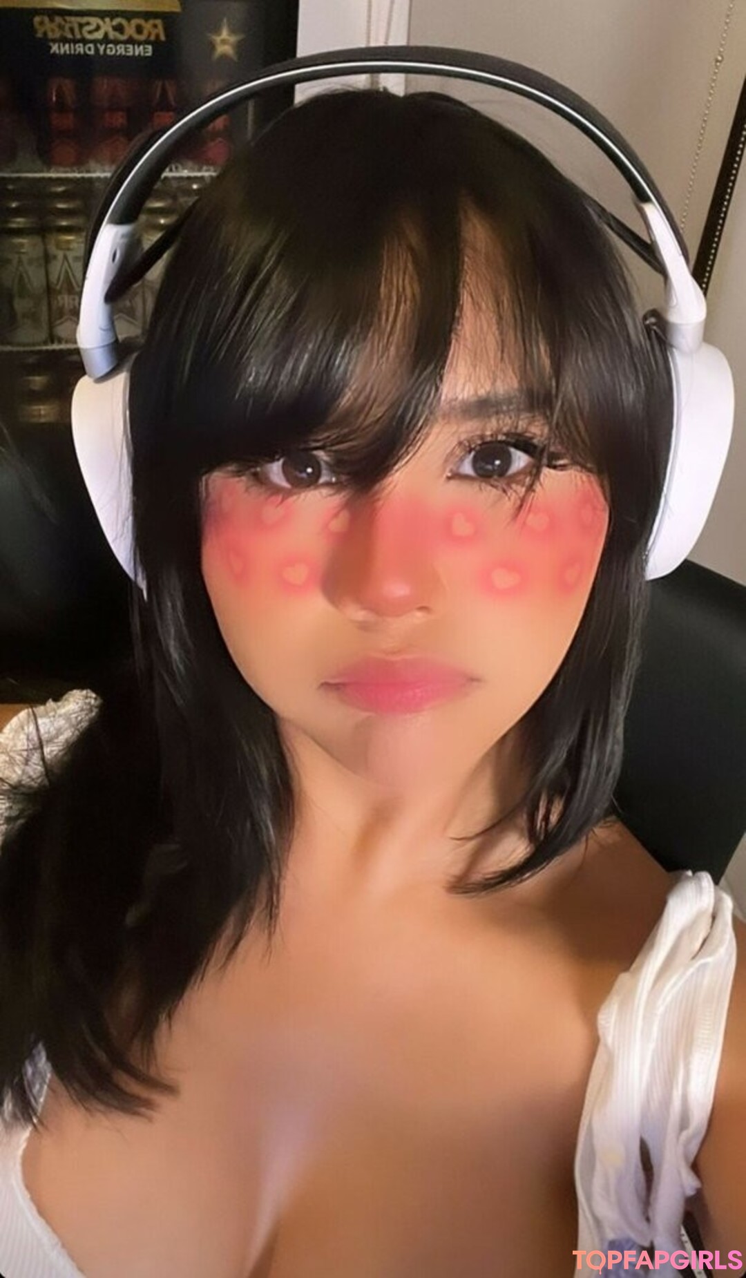 小さいチンポのシーメールオンリーファンズ ホット 写真