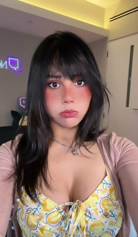 Neekolul ヌード女優 ギャラリー