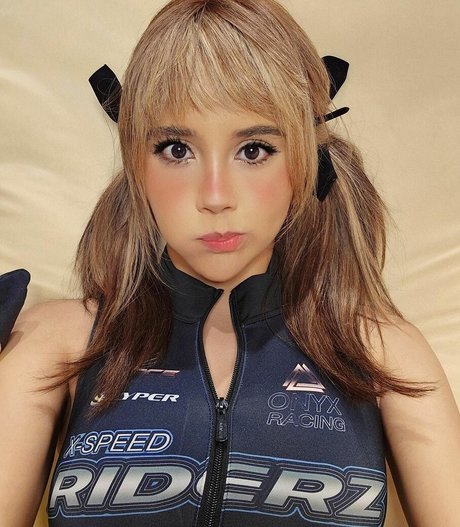 コスプレ フェムボーイ オンリーファンズ えろ 写真