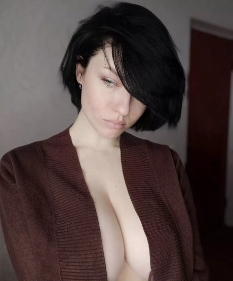 巨乳クーガーオンリーファンズ セクシーヌード 写真