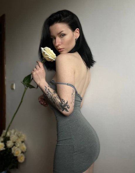 スキニーモデルオンリーファンズ 裸 写真