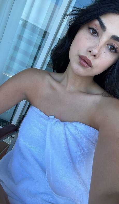 Alexa Mansour 美しいモデル 画像