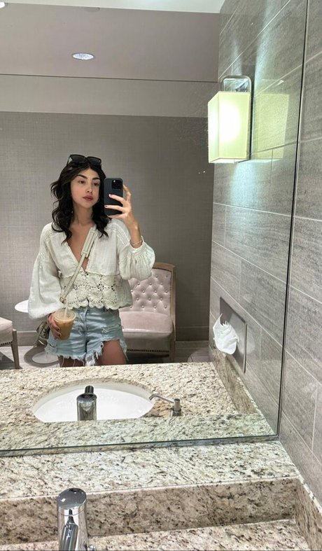 Alexa Mansour セクシーなスター 画像