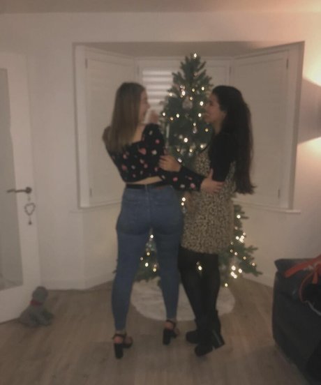 巨乳タトゥーオンリーファンズ ホットxxx 写真