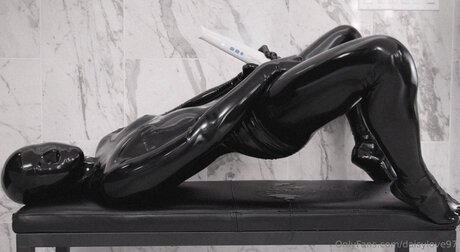 ランジェリーヌードオンリーファンズ アート裸 画像