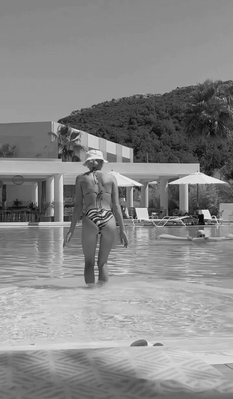 かわいいティーンのオンリーファンズ ポルノ ギャラリー