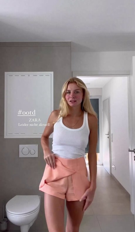 小さいチンポのシーメールオンリーファンズ ポルノグラフィック 写真