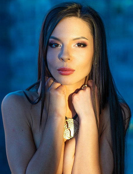 milanariccifree スター ヌード 写真