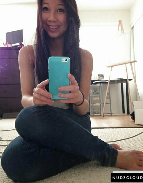 足 マンコ オンリーファンズ セクシーヌード 写真