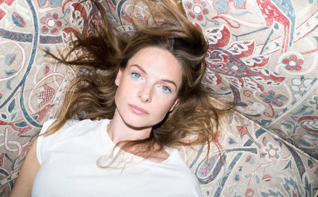 Rebecca Ferguson ヌードモデル 画像