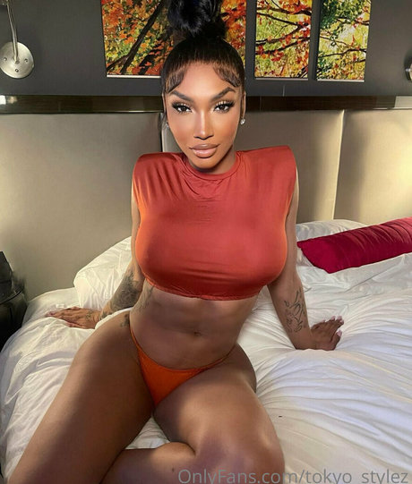 ニューハーフが男とセックスするオンリーファンズ ホットヌード 写真