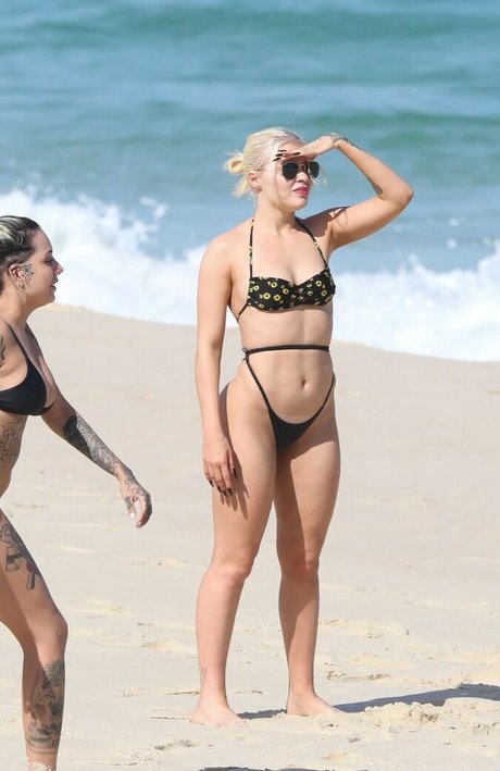 ぽっちゃりデブ尻オンリーファンズ セクシーヌード 画像