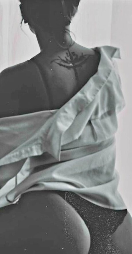 小柄な足オンリーファンズ セックス 写真