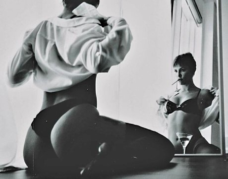 Yana Gold アートポルノスター ギャラリー