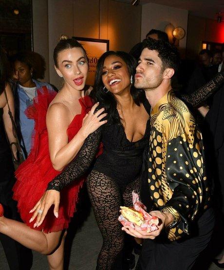 Julianne Hough XXXモデル 写真