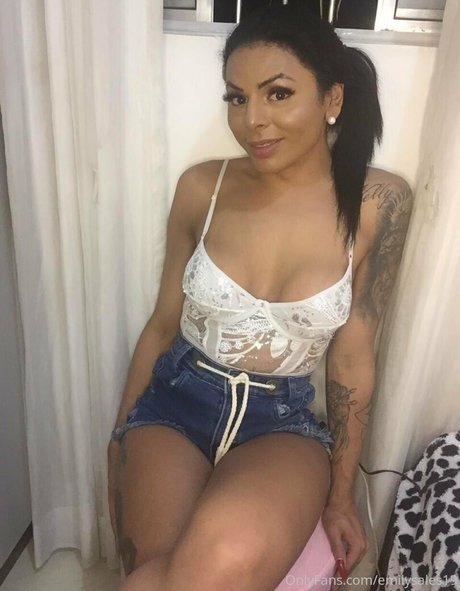 emilysales19 ポルノ女優 写真