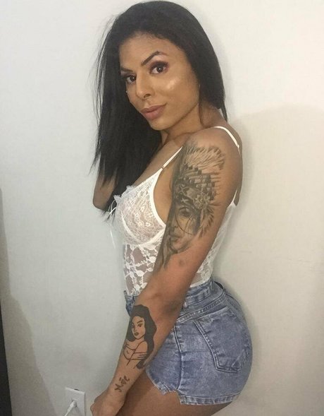 emilysales19 ポルノ女優 写真