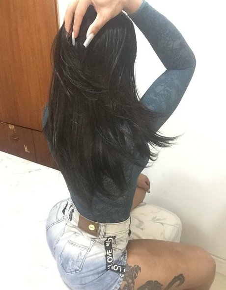 emilysales19 ホットスター ギャラリー