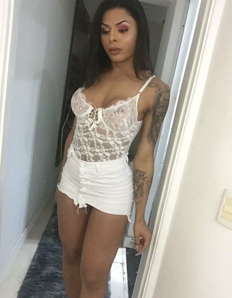 emilysales19 ホット女優 アーカイブ