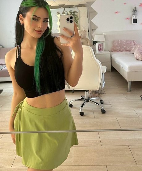 Dilaraa 完璧な女優 写真