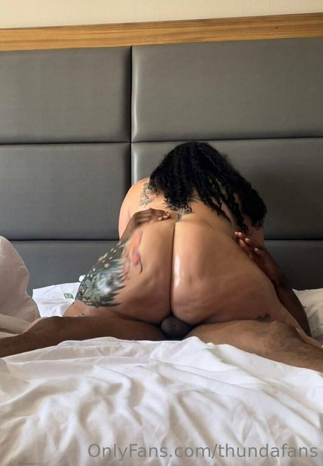 指マン 潮吹き オンリーファンズ ポルノ アーカイブ