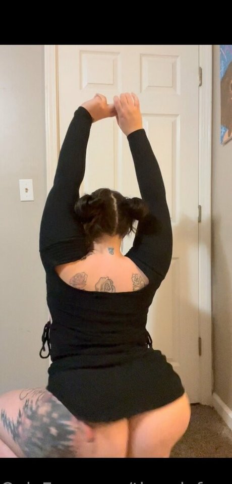 裸の女の子オンリーファンズ ヌード 画像