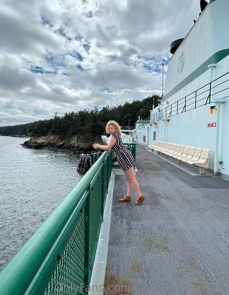 痩せたティーンのオンリーファンズ アートポルノ 写真