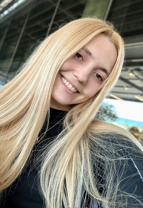 大きなプッシー唇オンリーファンズ ポルノ 写真