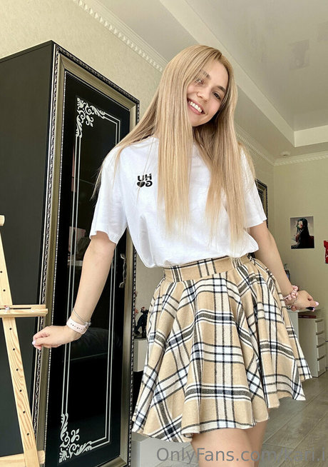 チェコのティーンズオンリーファンズ ホットヌード 画像