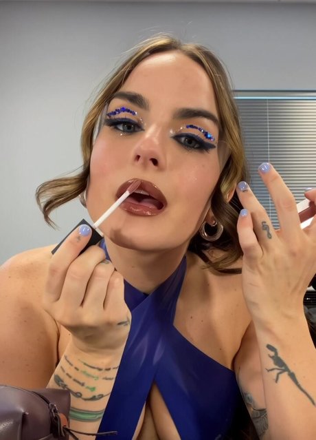 フェイシャルオンリーファンズ セクシーヌード 画像