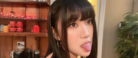 ミラーセルフィーオンリーファンズ ヌード 写真