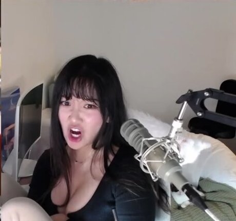 黒檀ペッギングオンリーファンズ 裸 写真