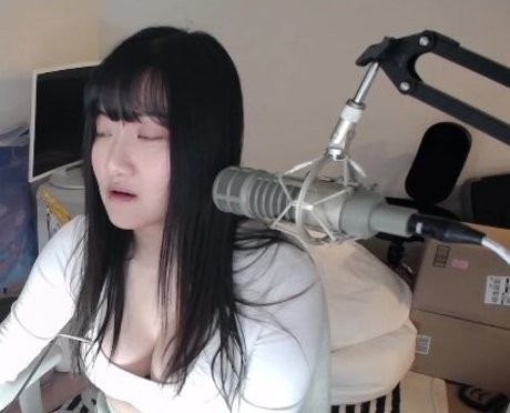 巨尻熟女オンリーファンズ セクシーヌード 写真