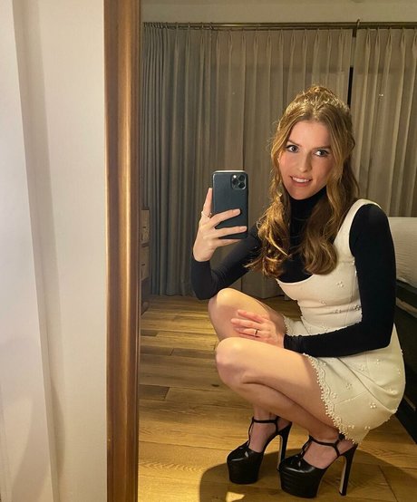 メコスジのオンリーファンズ エロチック ギャラリー