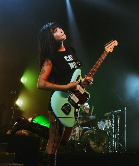 ティックトックスター オンリーファンズ 美しい裸 ギャラリー