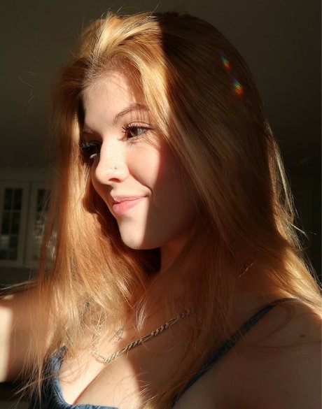 本物のオンリーファンズ アートヌード 写真