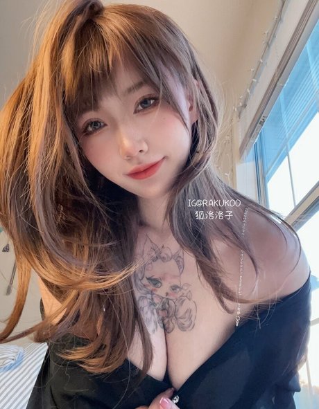 Rakukoooo セクシーモデル 写真