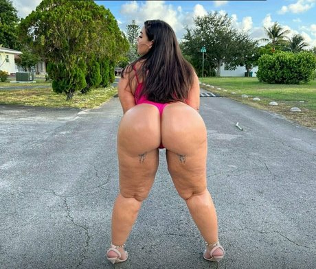 巨乳カップルオンリーファンズ ポルノ 写真