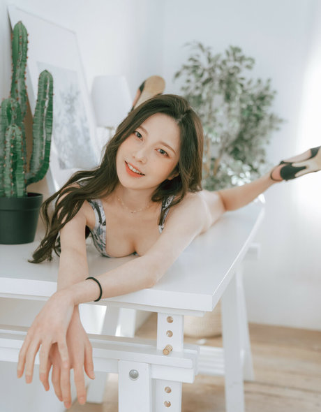 ティーンランジェリーオンリーファンズ 無料ポルノ 写真