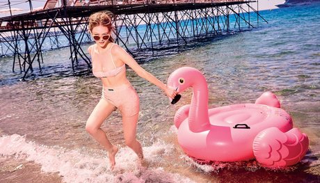 Larsen Thompson ポルノスター パーフェクト ギャラリー