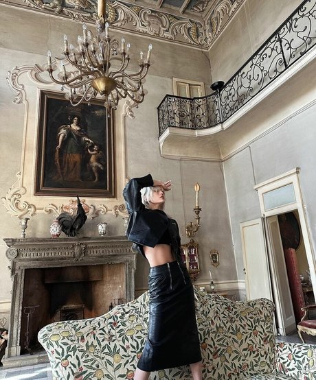 Jeon Somi セクシーなポルノスター 写真