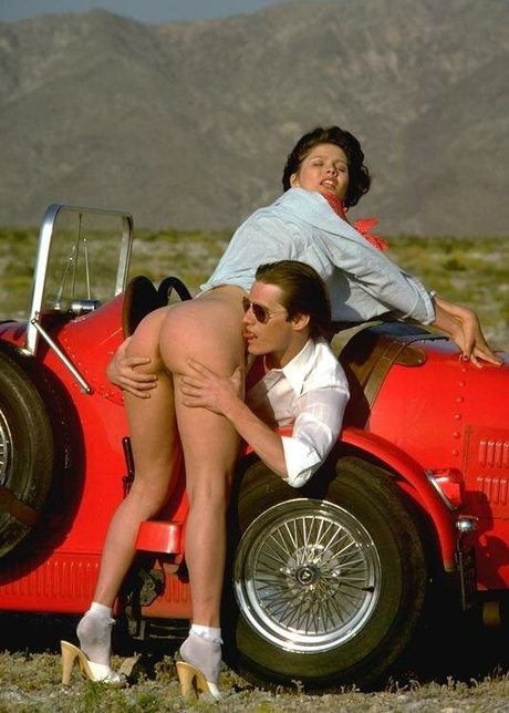 Desiree Cousteau ヌードモデル アーカイブ