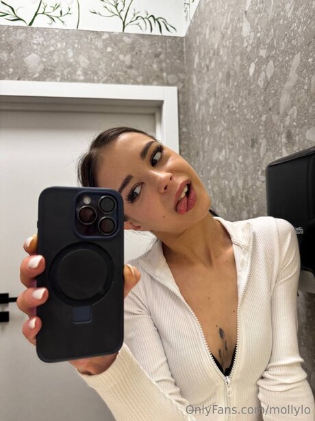 Mollylo ポルノスター 無料 画像