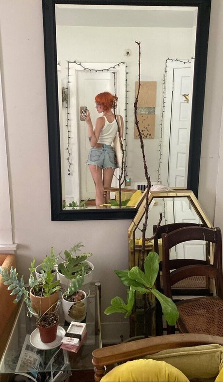 黒髪の熟女オンリーファンズ 無料ヌード 写真