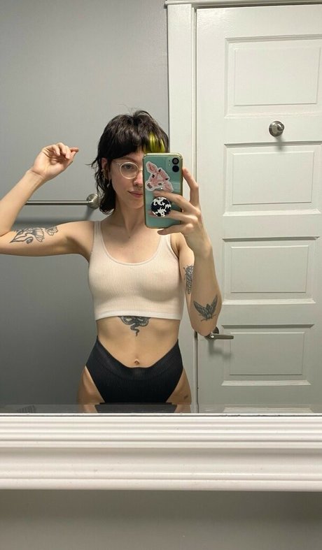 熟女のおっぱいオンリーファンズ アート裸 画像