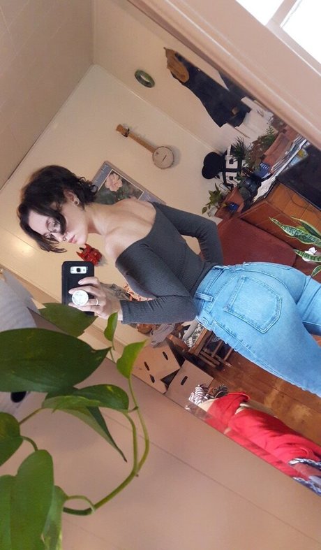 Pleasequietdown ホットなポルノスター 画像