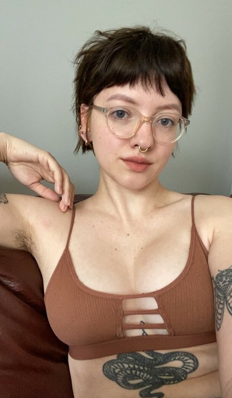 Pleasequietdown ポルノスター 写真